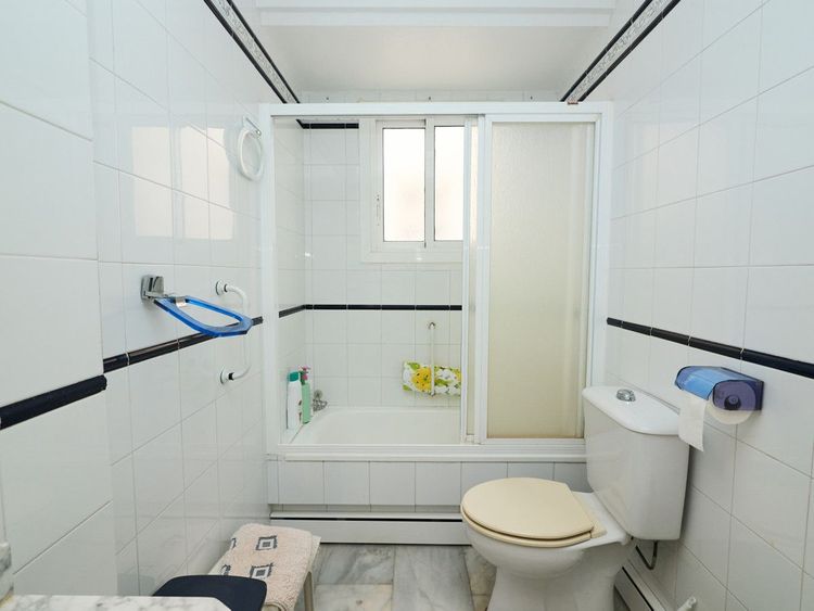 Apartment | Resale in Playa de los Locos in Playa de los Locos, Costa Blanca - Photo 4