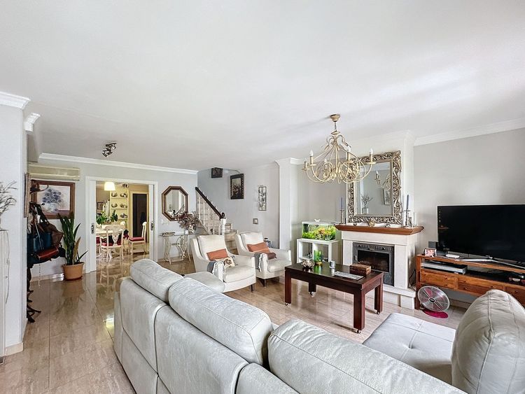 listing card gallery
