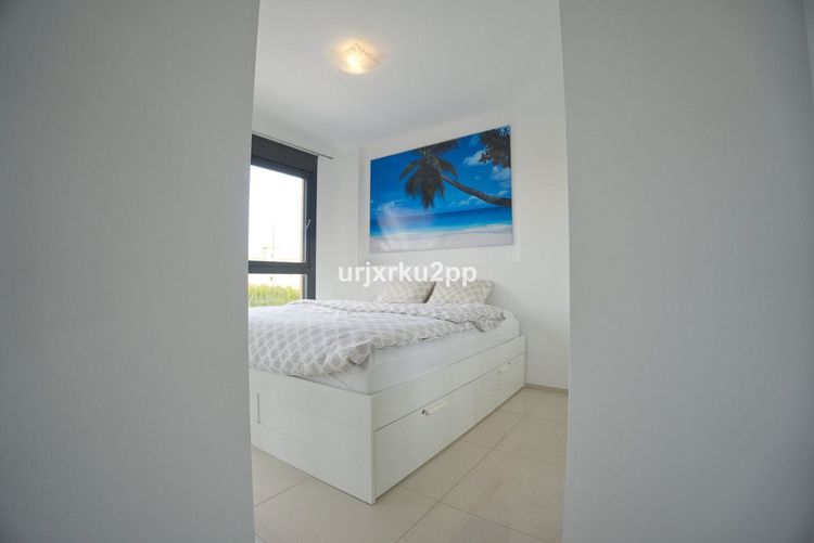 House | Resale in La Zenia in La Zenia, Costa Blanca - Photo 5