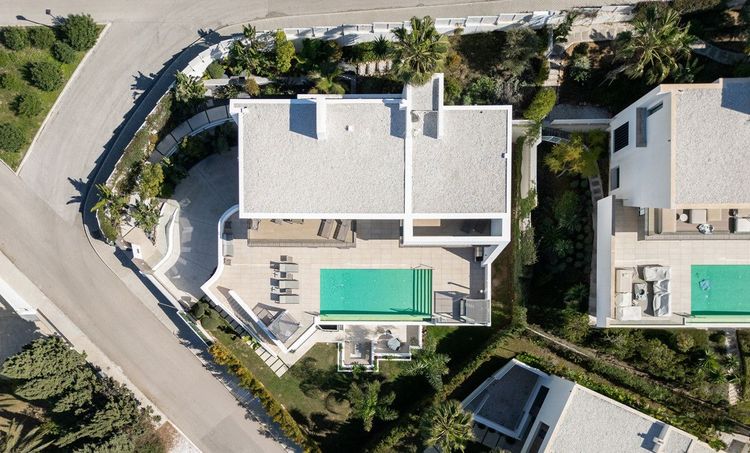 House | Resale in El Paraiso in El Paraiso, Costa del Sol - Photo 3