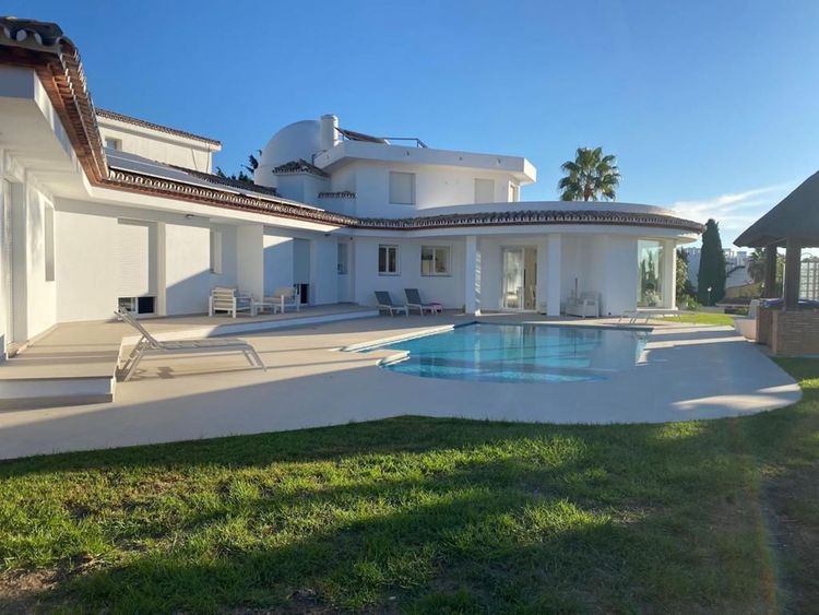 House | Resale in Estepona - Development photo 1