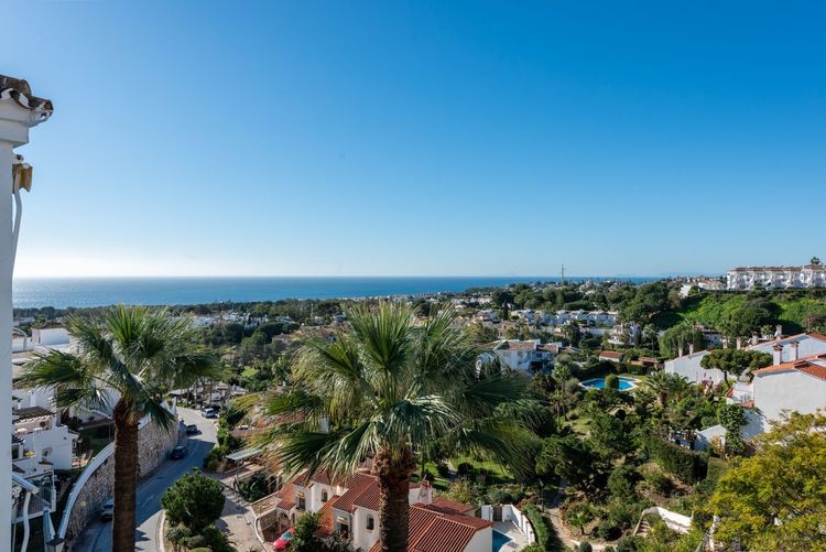 Penthouse | Resale in Calahonda in Calahonda, Costa del Sol - Photo 2