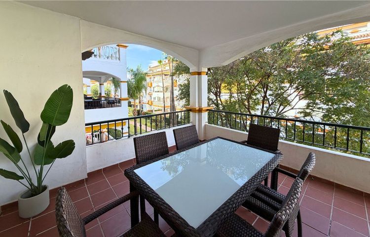 Apartment | Resale in Puerto Banús in Puerto Banús, Costa del Sol - Photo 2