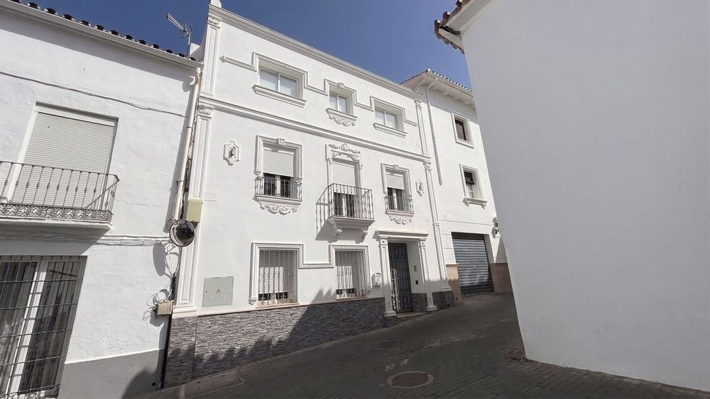 Townhouse in Alhaurín el Grande in Alhaurín el Grande, Valle de Guadalhorce, Costa del Sol - Main property photo