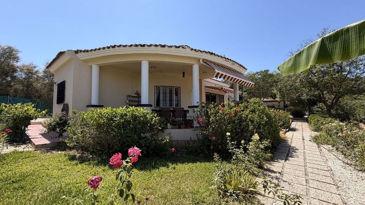 House | Resale in Alhaurín el Grande in Alhaurín el Grande, Costa del Sol - Photo 2