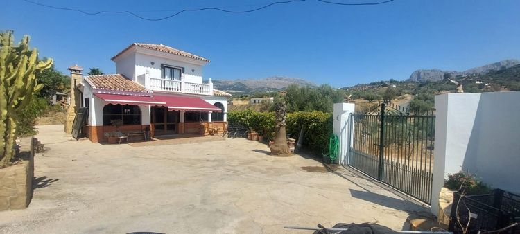 House | Resale in Riogordo in Riogordo, Costa del Sol - Photo 2