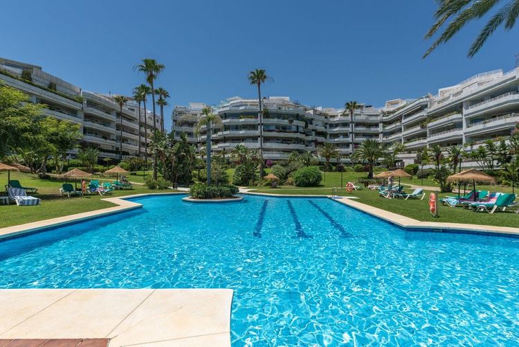 Apartment | Resale in Marbella in Marbella Others, Costa del Sol - Photo 2