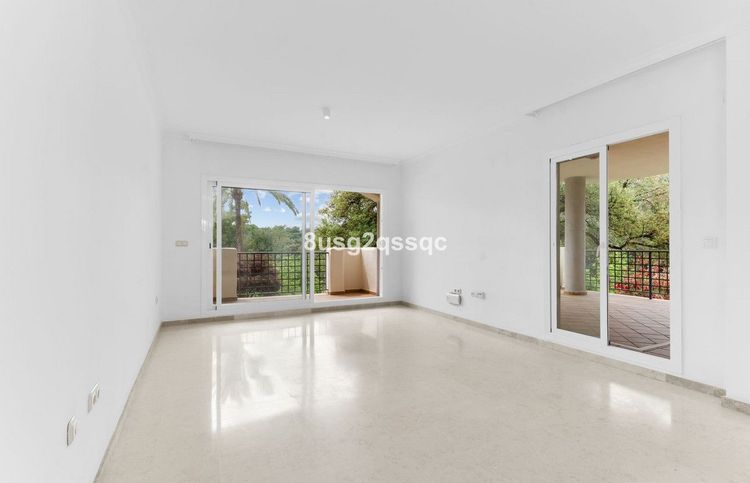Apartment | Resale in Elviria in Elviria, Costa del Sol - Photo 2