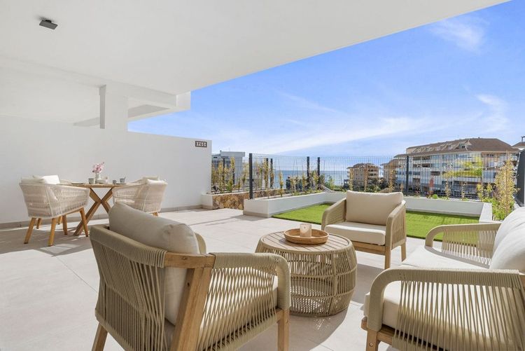 Apartment | Resale in Fuengirola in Fuengirola Others, Costa del Sol - Photo 3