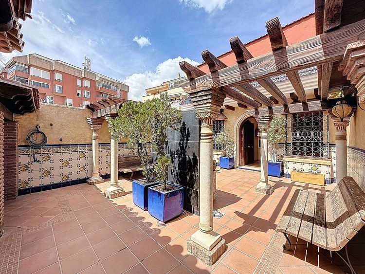 House | Resale in Málaga Este in Málaga Este, Costa del Sol - Photo 2
