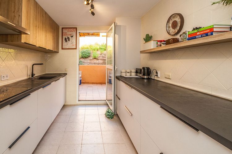 Apartment | Resale in Elviria in Elviria, Costa del Sol - Photo 3