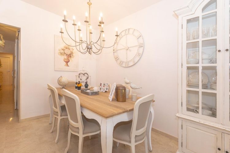 Apartment | Resale in Estepona in Estepona, Costa del Sol - Photo 2