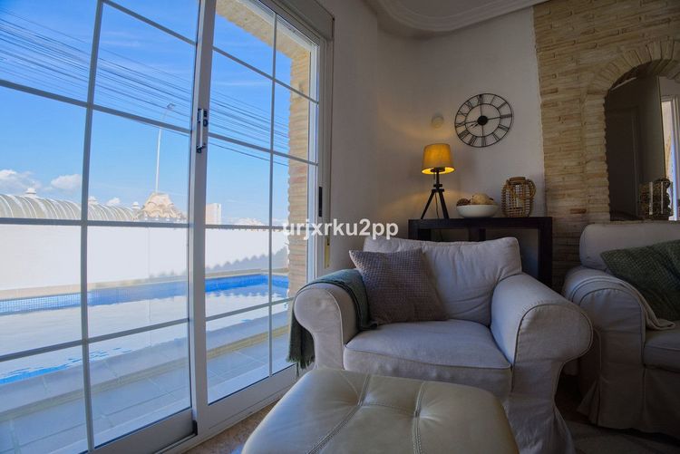 House | Resale in Torrevieja in Torrevieja, Costa Blanca - Photo 4