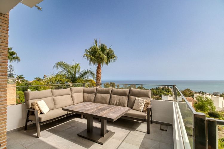 House | Resale in Torremuelle in Torremuelle, Costa del Sol - Photo 2