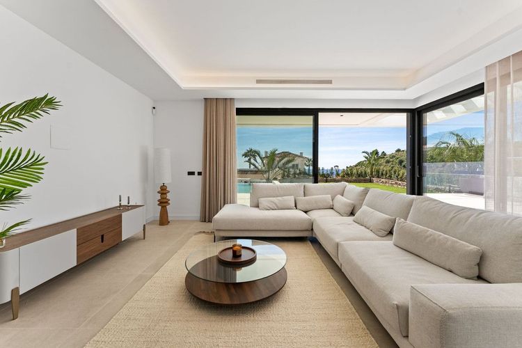 House | Resale in Mijas in Mijas Others, Costa del Sol - Photo 2