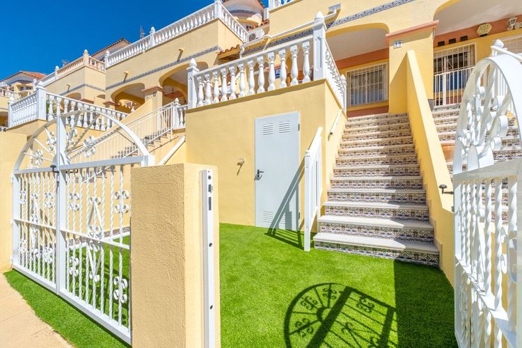 House | Resale in Orihuela Costa in Orihuela Costa, Costa Blanca - Photo 5