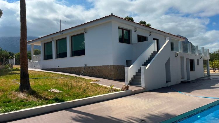 House | Resale in La Nucia in La Nucia, Costa Blanca - Photo 3