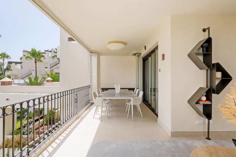 Apartment | Resale in Estepona in Estepona, Costa del Sol - Photo 4