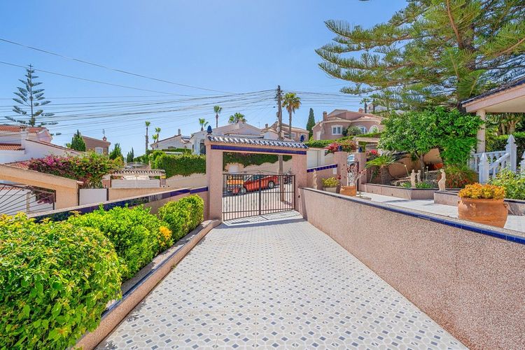 House | Resale in Ciudad Quesada in Ciudad Quesada, Costa Blanca - Photo 3
