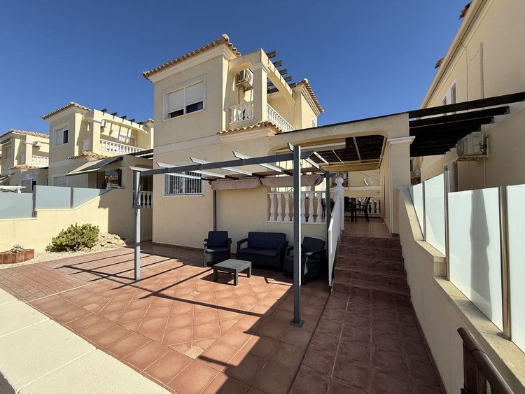 House | Resale in Lomas de Cabo Roig in Lomas de Cabo Roig, Orihuela Costa, Costa Blanca - Photo 2