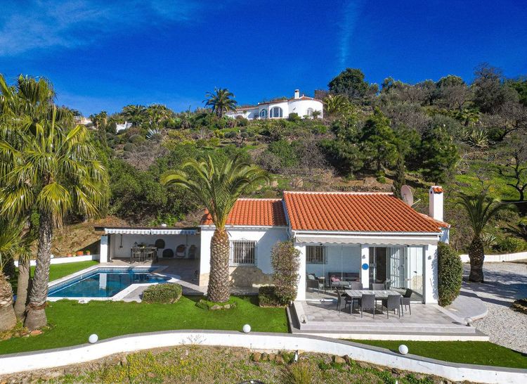 House | Resale in Arenas in Arenas, Costa del Sol - Photo 3