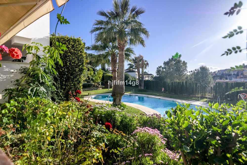 Apartment | Resale in Nueva Andalucía in Nueva Andalucía, Costa del Sol - Main property photo