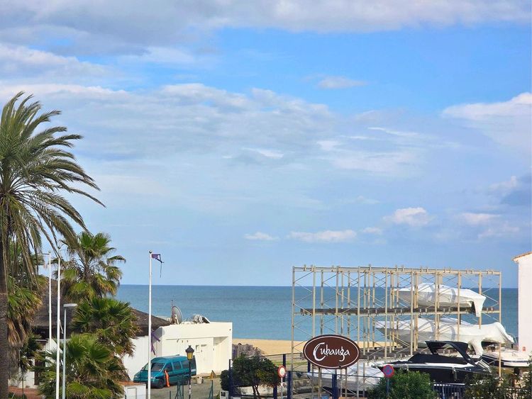 Apartment | Resale in La Duquesa in La Duquesa, Costa del Sol - Photo 2