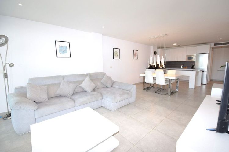 Apartment | Resale in La Cala de Mijas in La Cala de Mijas, Costa del Sol - Photo 2