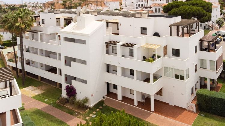 Apartment | Resale in Riviera del Sol in Riviera del Sol, Costa del Sol - Photo 4