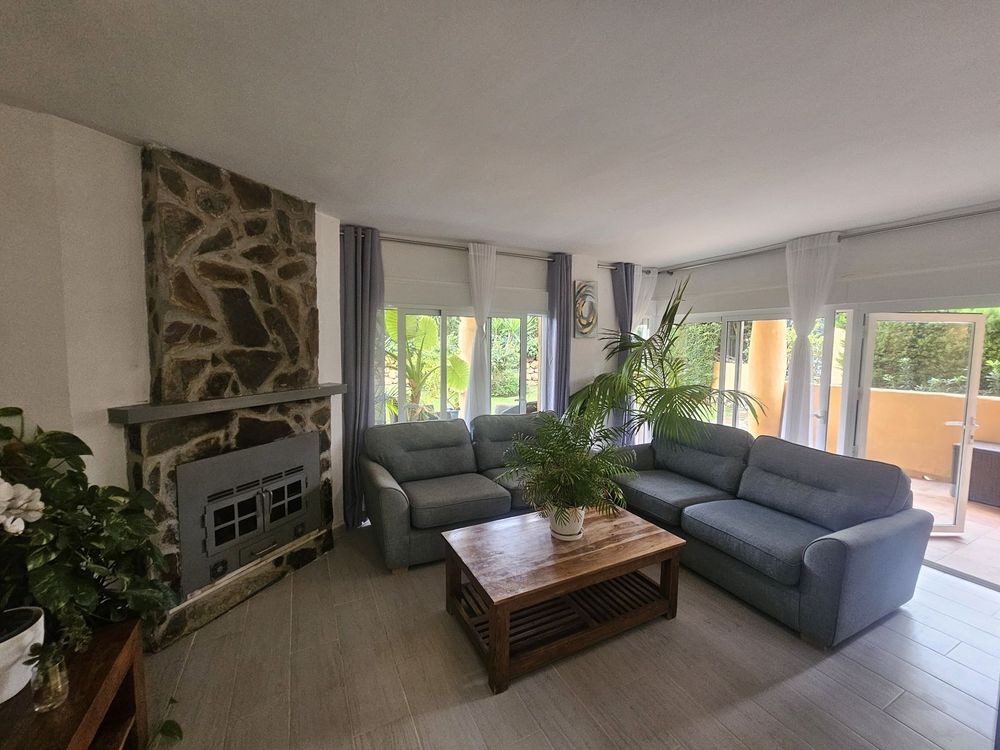 Apartment | Resale in Calahonda in Calahonda, Costa del Sol - Main property photo