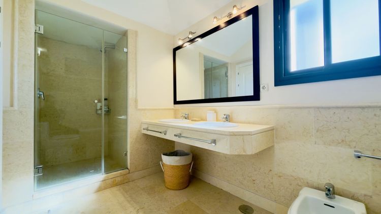 Penthouse | Resale in Benahavís in Los Capanes del Golf, Costa del Sol - Photo 5