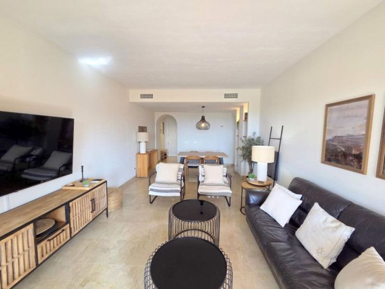Apartment | Resale in La Duquesa in La Duquesa, Costa del Sol - Photo 2