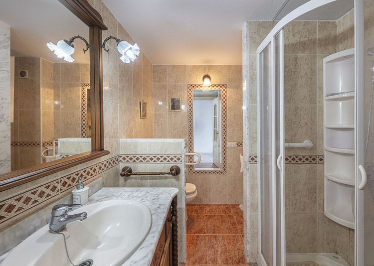 Apartment | Resale in Fuengirola in Fuengirola Others, Costa del Sol - Photo 2