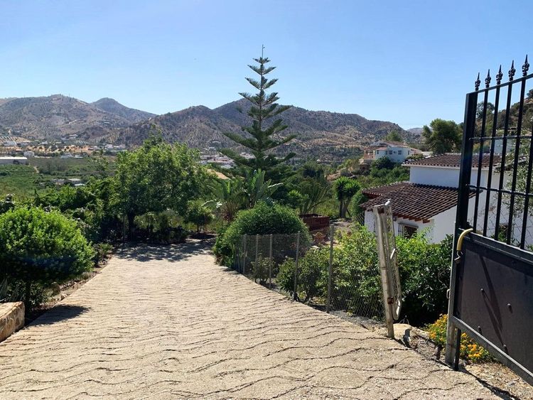 House | Resale in Alora in Alora, Costa del Sol - Photo 2