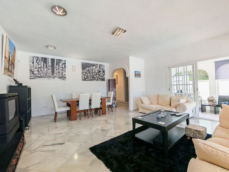 House | Resale in Benalmadena in Benalmadena Others, Costa del Sol - Photo 4