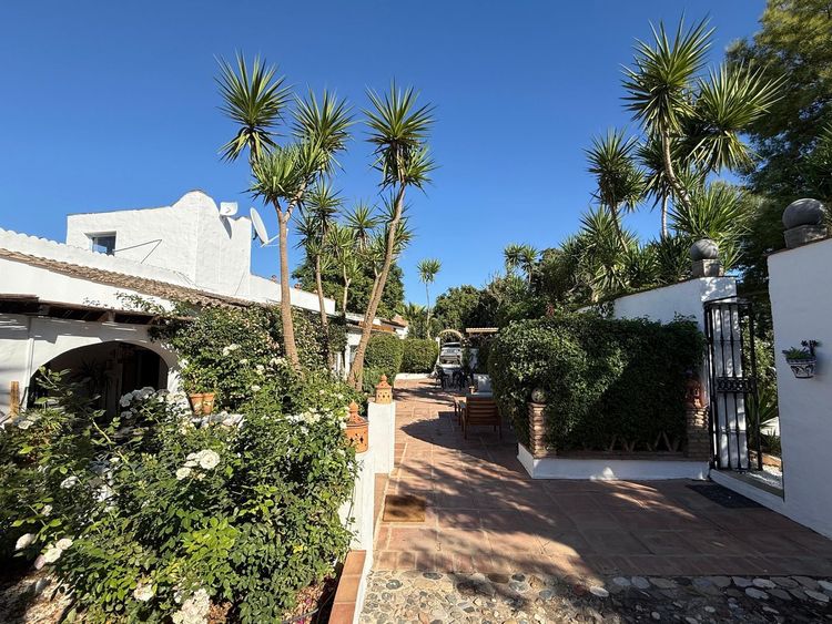 House | Resale in Coín in Coín, Costa del Sol - Photo 5