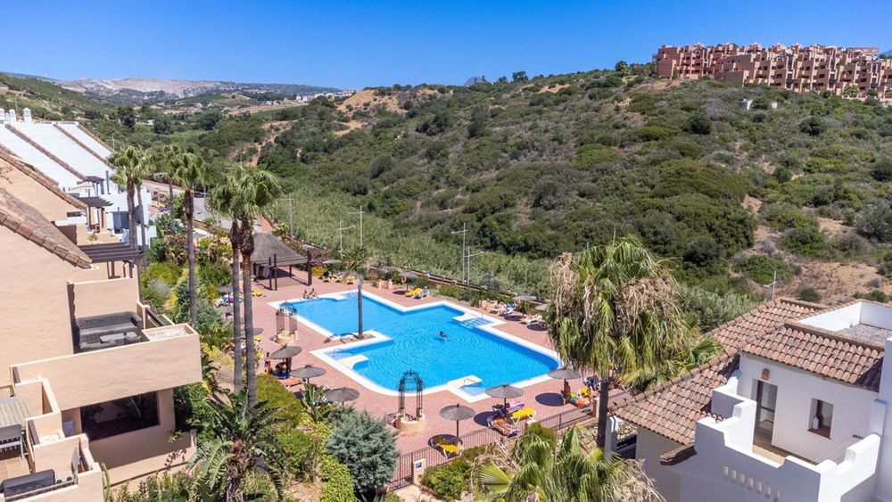 Apartment | Resale in La Duquesa in La Duquesa, Costa del Sol - Main property photo