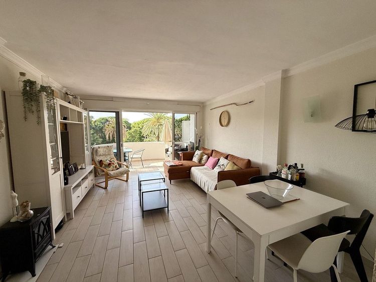 Apartment | Resale in Marbesa in Marbesa, Costa del Sol - Photo 5