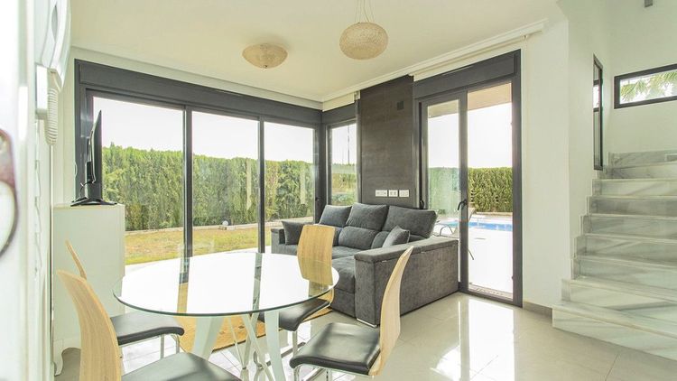 House | Resale in Lomas de Cabo Roig in Lomas de Cabo Roig, Costa Blanca - Photo 2