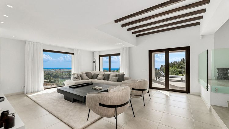 House | Resale in Estepona in Estepona, Costa del Sol - Photo 4