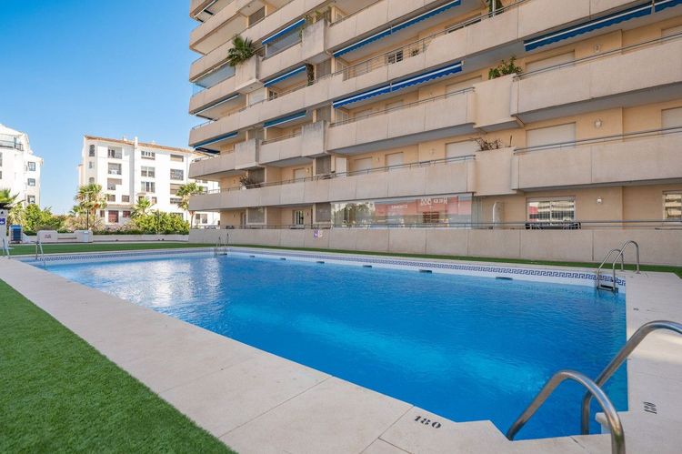 Apartment | Resale in Puerto Banús in Puerto Banús, Costa del Sol - Photo 2