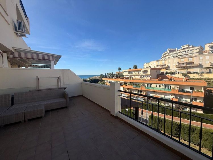 Apartment | Resale in Torrequebrada in Torrequebrada, Costa del Sol - Photo 5