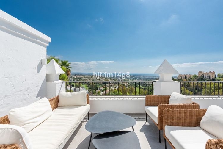 Penthouse | Resale in Benahavís - Development photo 1