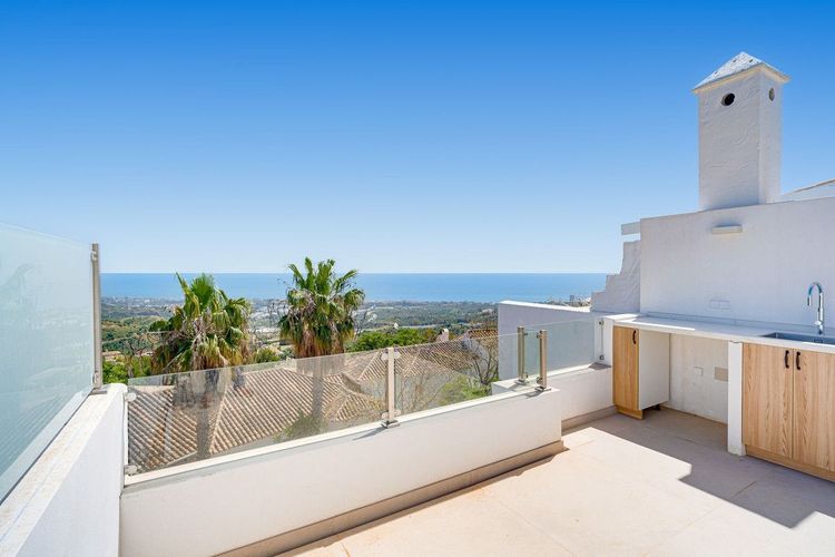 House | Resale in Altos de los Monteros - Development photo 1