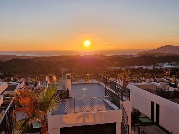 House | Resale in Polop in Polop, Costa Blanca - Photo 2