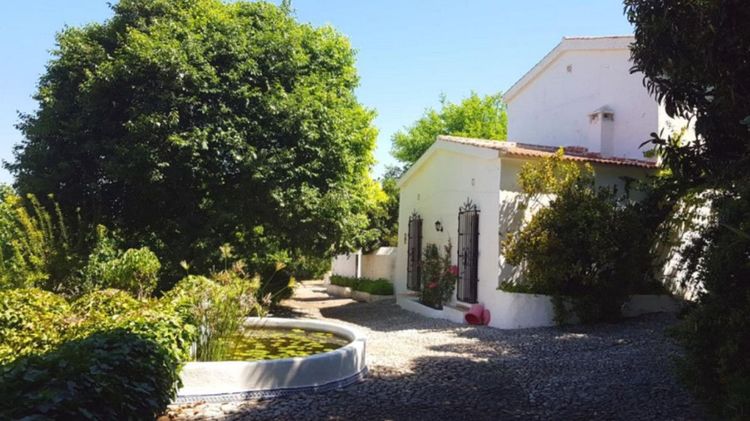 House | Resale in Alhaurín de la Torre in Alhaurín de la Torre, Costa del Sol - Photo 2
