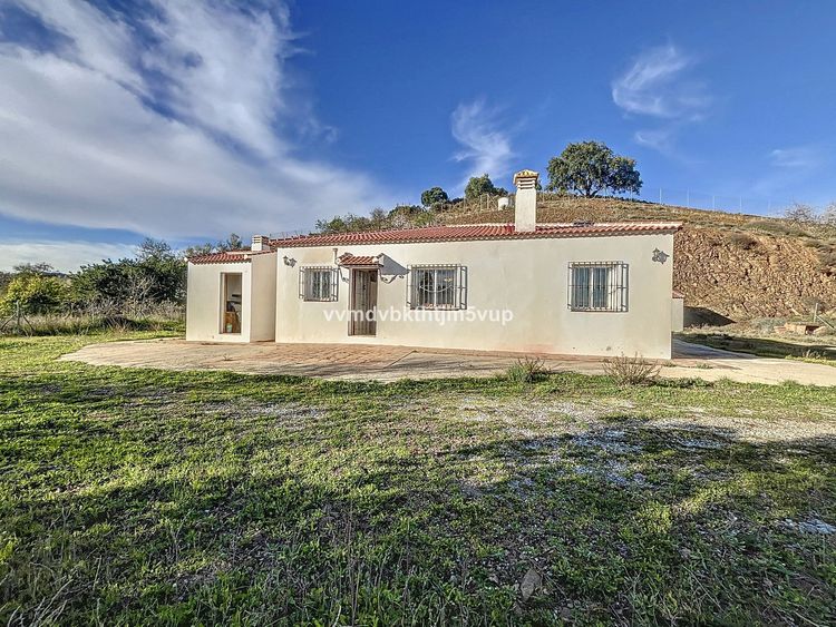 House | Resale in Colmenar in Colmenar, Costa del Sol - Photo 5