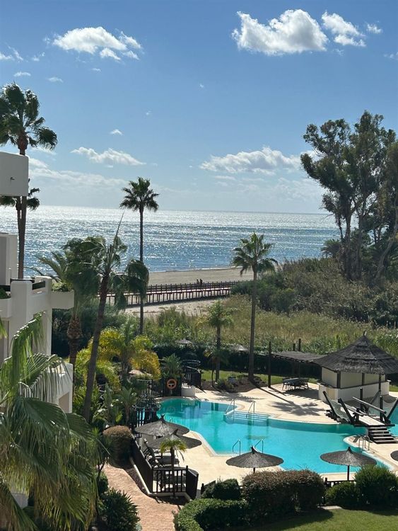 listing card gallery