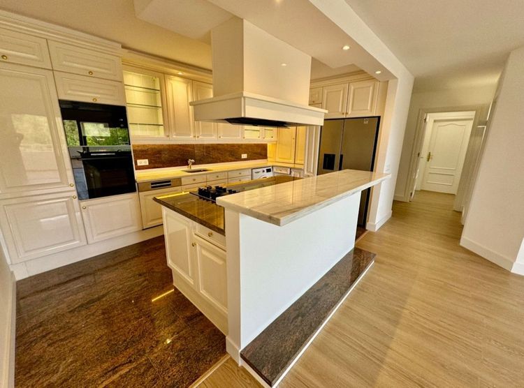 Apartment | Resale in Atalaya in Atalaya, Costa del Sol - Photo 4