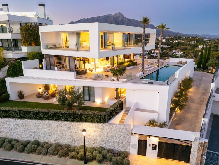 House | Resale in La Quinta in La Quinta, Costa del Sol - Photo 3